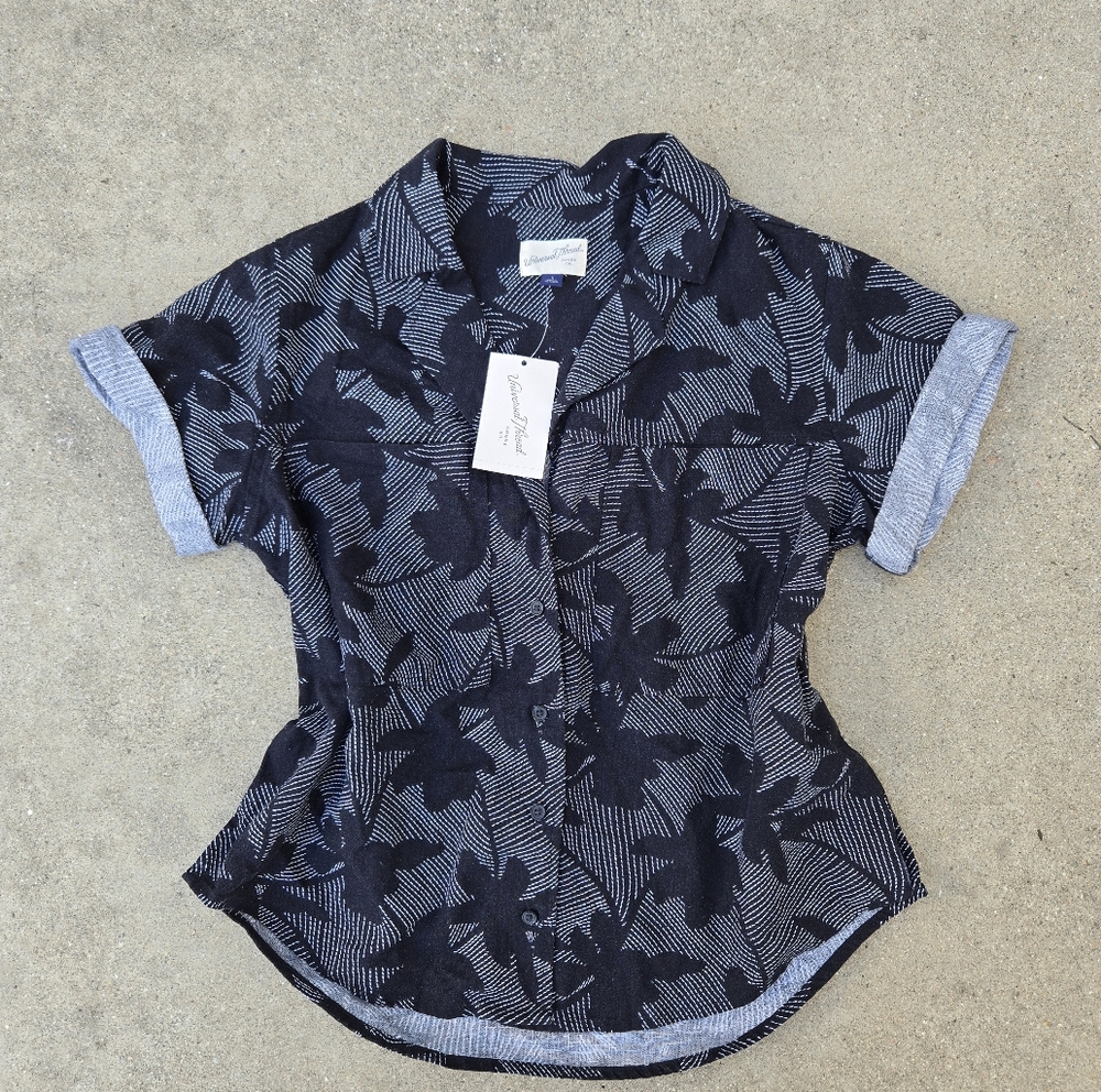 Universal Thread Womens Button-Up Shirt Top Blouse Hawaiian Floral SMALL NWT